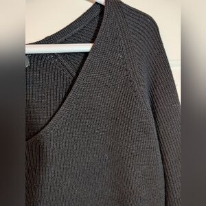 Athleta Hanover Refined V-neck Sweater Small